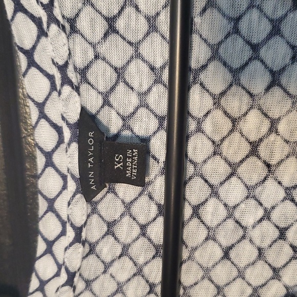 Ann Taylor Tee - Picture 2 of 3